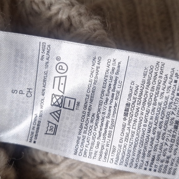 Banana Republic Cream Cable Knit Sweater - Picture 10 of 10